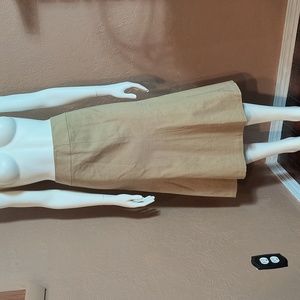 NWOT Beautiful skirt trumpet style